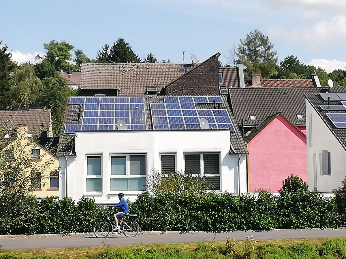 Vorsitz der Umweltminister fordert Photovoltaik-Pflicht bei Neubauten – (heise.de)